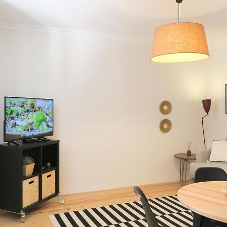 Historic Alfama Apt With Modern Style Lisbon Bagian luar foto