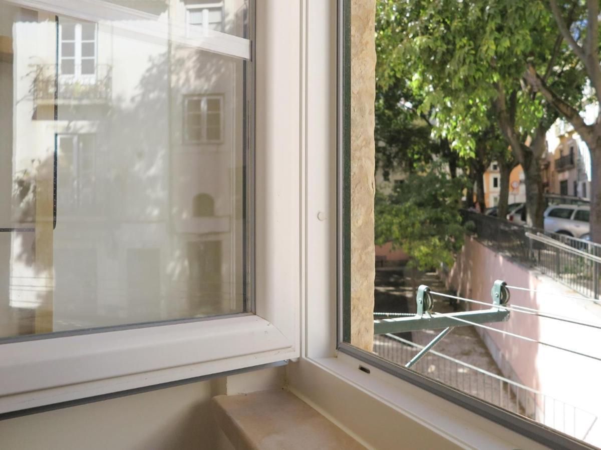 Historic Alfama Apt With Modern Style Lisbon Bagian luar foto