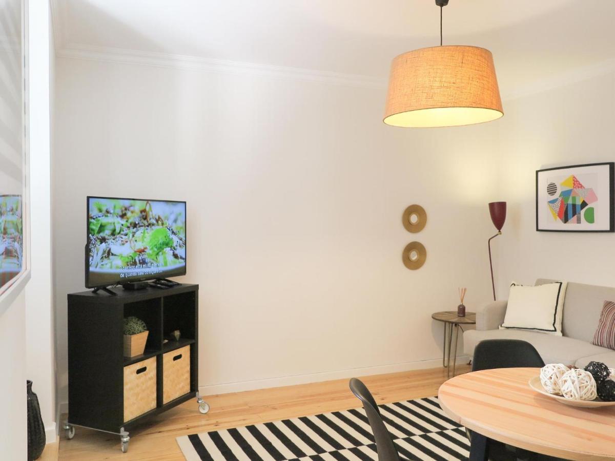 Historic Alfama Apt With Modern Style Lisbon Bagian luar foto