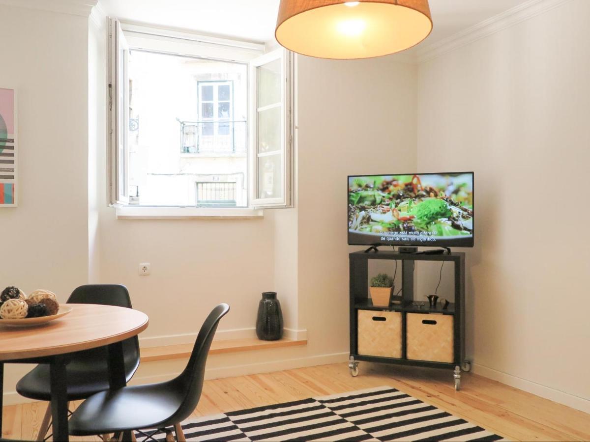 Historic Alfama Apt With Modern Style Lisbon Bagian luar foto