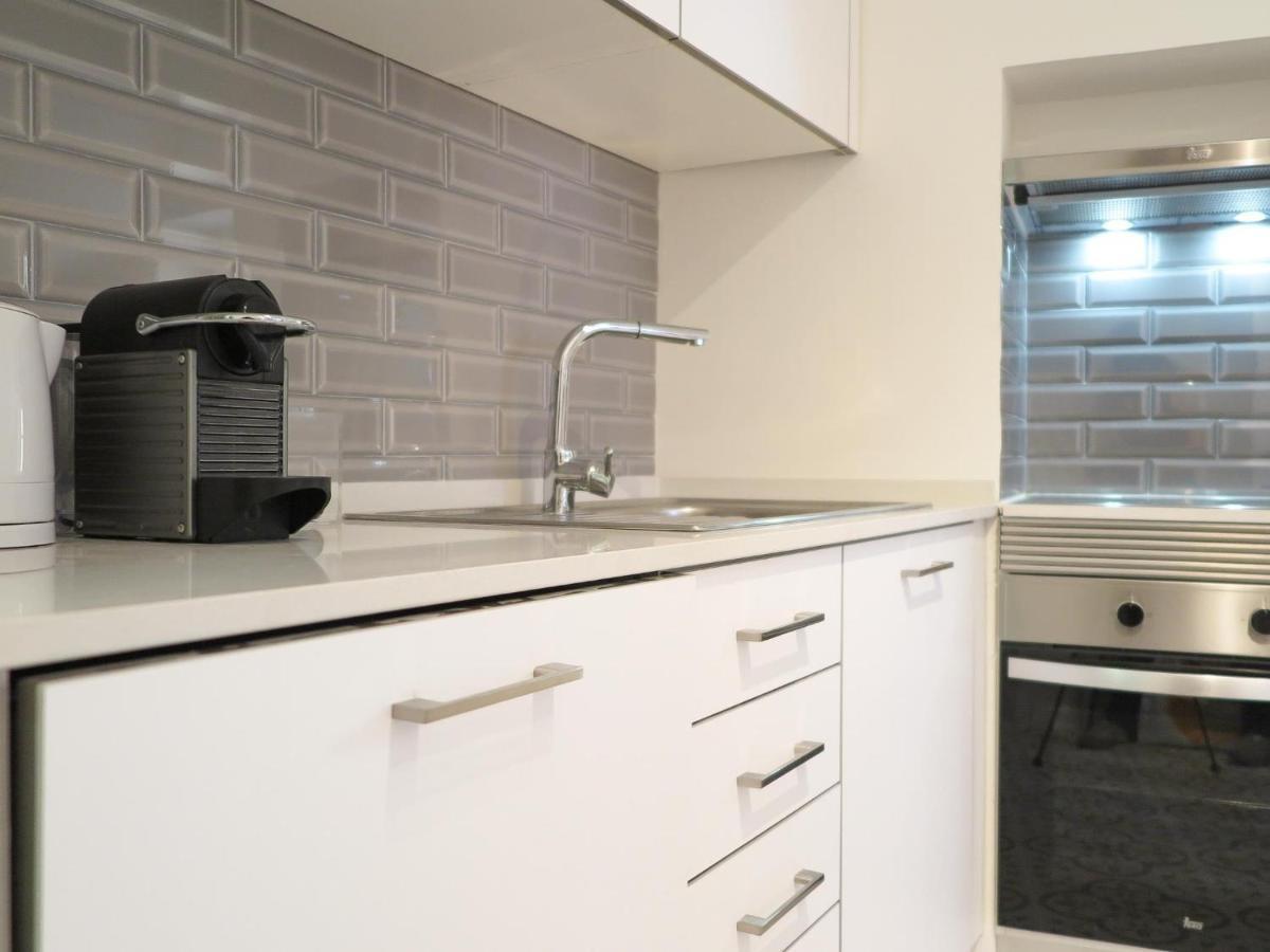 Historic Alfama Apt With Modern Style Lisbon Bagian luar foto