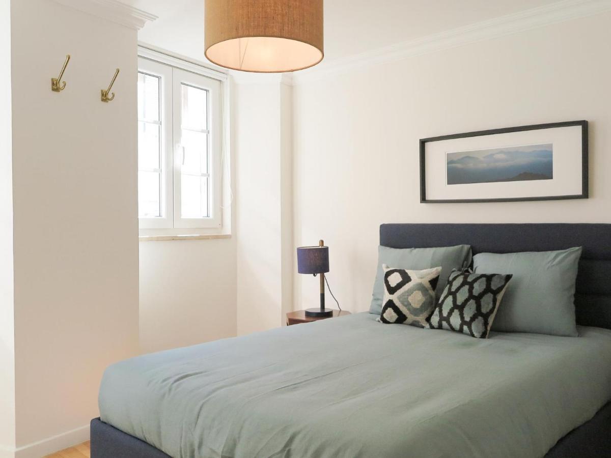 Historic Alfama Apt With Modern Style Lisbon Bagian luar foto
