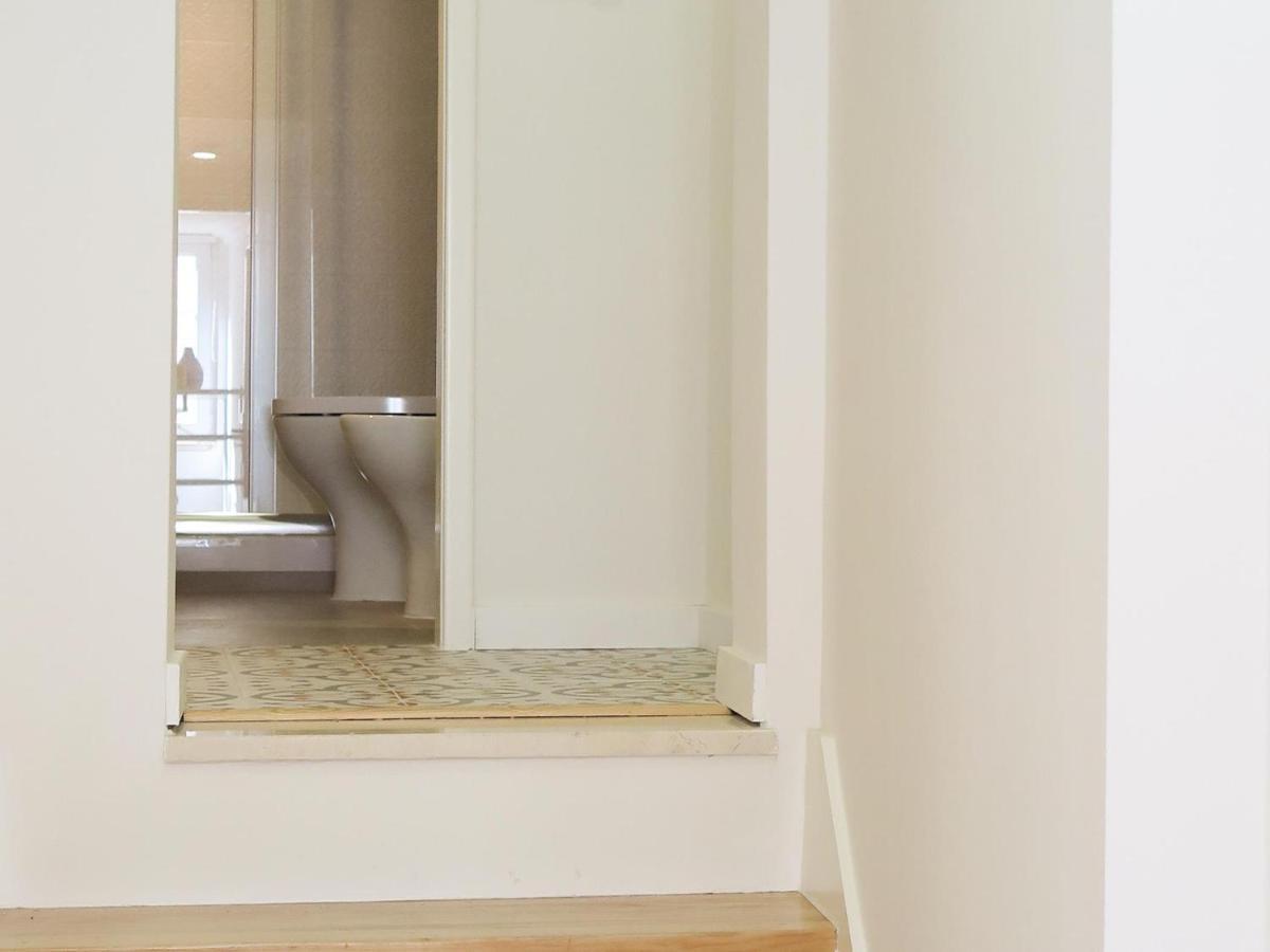 Historic Alfama Apt With Modern Style Lisbon Bagian luar foto