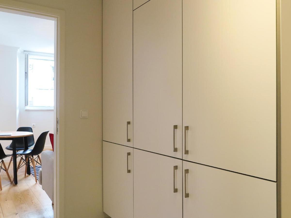 Historic Alfama Apt With Modern Style Lisbon Bagian luar foto